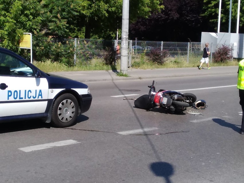 Wypadek w Bełchatowie. Zderzenie toyoty z motocyklem [ZDJĘCIA]