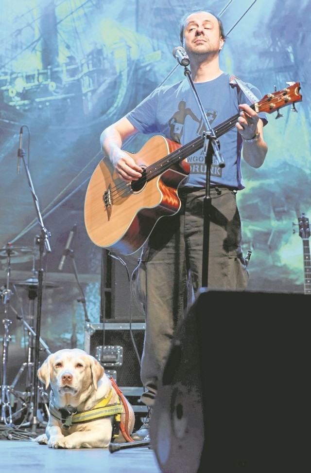 Członkom zespołu Ponton Band podczas występu towarzyszył pies przewodnik. Grupa otrzymała nagrodę specjalną.