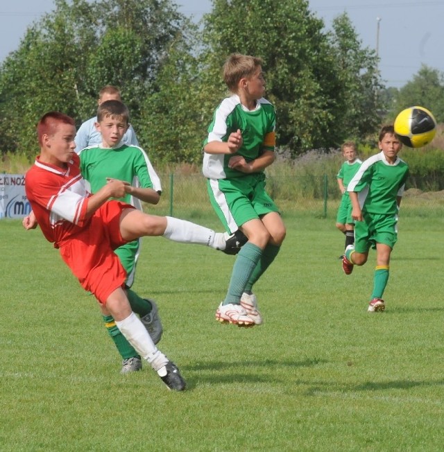 Fragment feralnego ćwierćfinału w kategorii U-12 Steinpol Ilanka Rzepin - Kołos Stryj. Zdobywca jedynego gola dla rzepinian Michał Sawiak (pierwszy z lewej) atakuje bramkę rywali z Ukrainy.