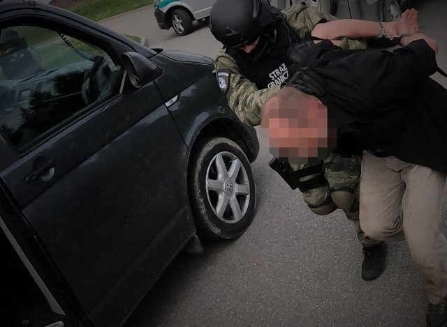 Funkcjonariusze BiOSG rozbili polsko-ukraińską grupę przestępczą zajmującą się organizacją przemytu ludzi z Ukrainy do Wielkiej Brytanii.