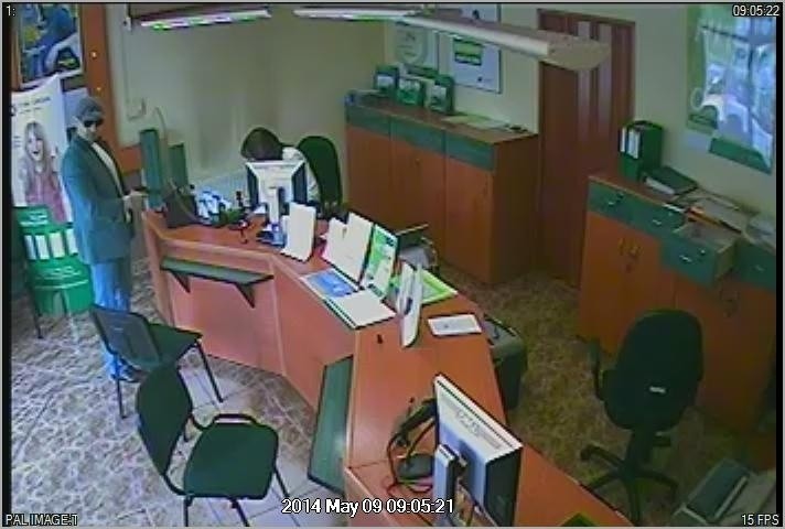 Napad na bank w Katowicach. Policja poszukuje sprawcy [ZDJĘCIA Z MONITORINGU]