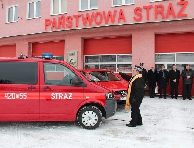 W chełmińskiej jednostce oficjalnie dokonano przekazania dwóch samochodów. Poświęcone zostały przez ks. Zenona Rutkowskiego, kapelana kujawsko-pomorskich strażaków