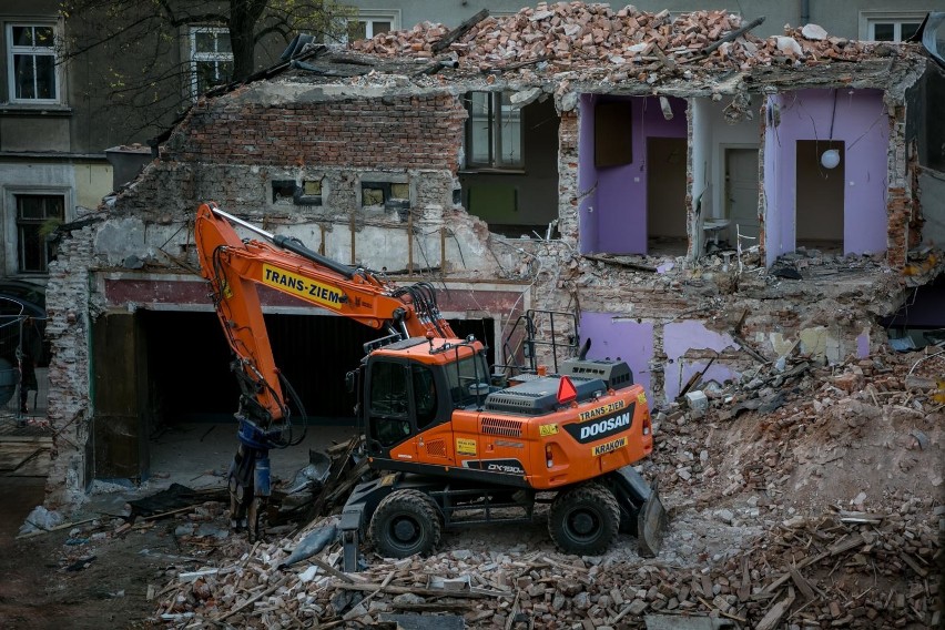 Kraków. Kinoteatr "Wrzos" w Podgórzu jest równany z ziemią....