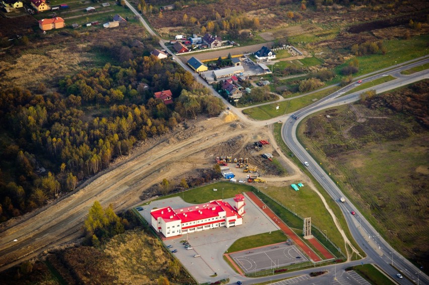 Dziesięć lat temu za budowę ok. 1,5 kilometrowej drogi...