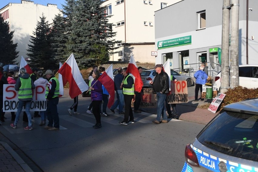 Protest przeciwko budowie biogazowni w Sielcu Biskupim przed Starostwem Powiatowym w Kazimierzy Wielkiej [WIDEO] 