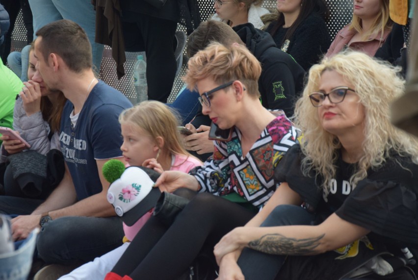 Dzisiaj wielka majówka na Stadionie Śląskim. Pierwsi fani już na trybunach. Mnóstwo ludzi jeszcze w kolejce do bramy ZDJĘCIA