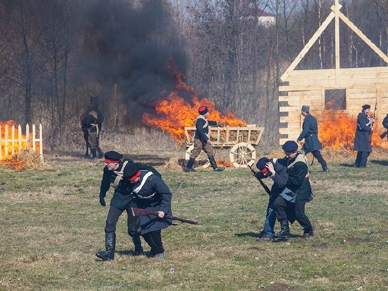 Rekonstrukcja bitwy z udziałem aż 9 grup historycznych...