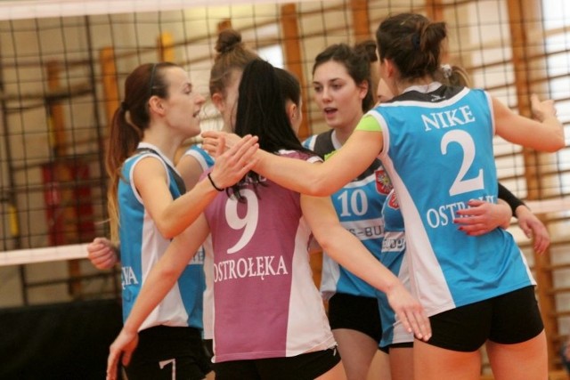Siatkarki Nike Ostrołęka umocniły się na pozycji wicelidera rozgrywek III ligi.