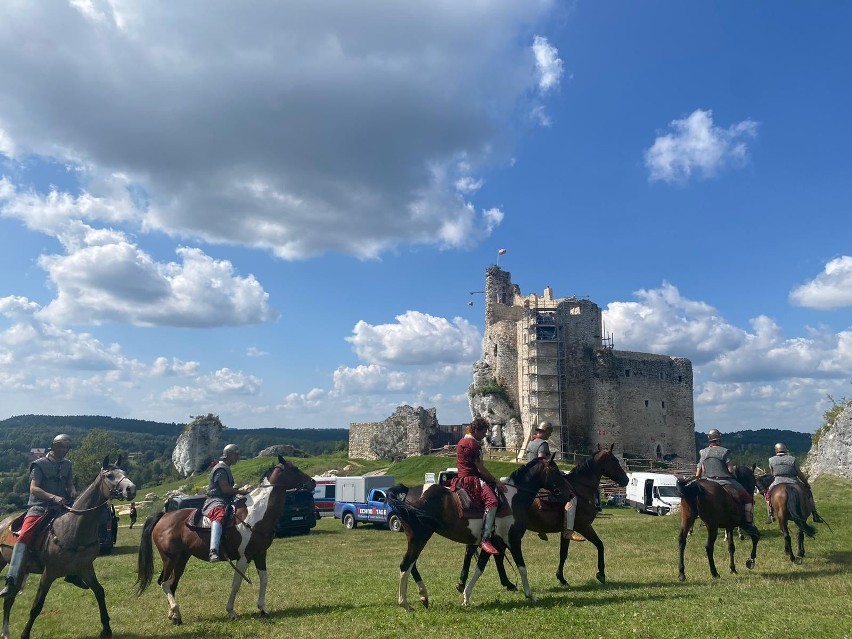 Kręcą serial historyczny na zamku w Mirowie