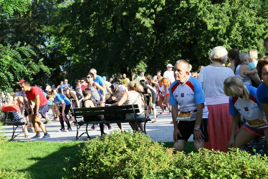 Bieg Fabrykanta 2016. 10 kilometrów szlakiem fabrykanckiej Łodzi [ZDJĘCIA]