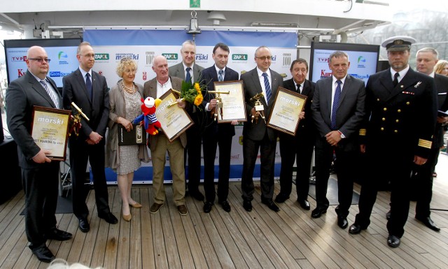 Laureaci od lewej (z dyplomami w ręku): Przemysław Mańkowski, Marek Czasnojć, Piotr Chajderowski i Paweł Szynkaruk.