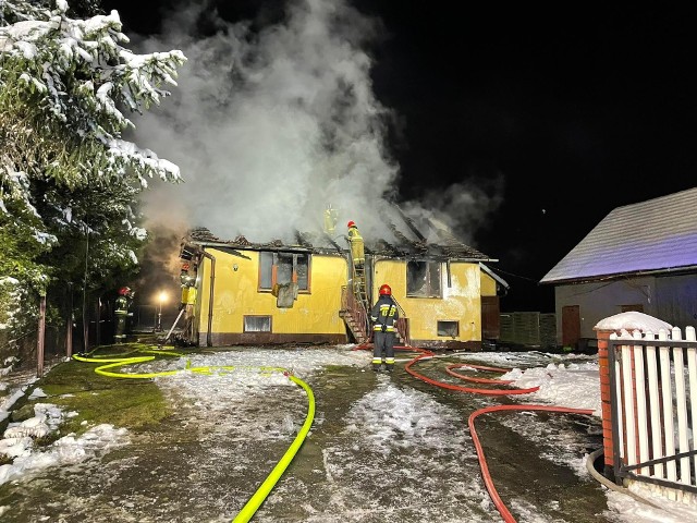 W nocy z soboty na niedzielę zapalił się dom w Brzeziu w gminie Kłaj w powiecie wielickim. Śmierć poniosła 80-letnia mieszkanka budynku