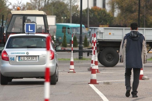 Na razie większość WORD-ów nie może egzaminować osób, które zaczęły szkolenie na prawo jazdy po 19 stycznia 2013 r.