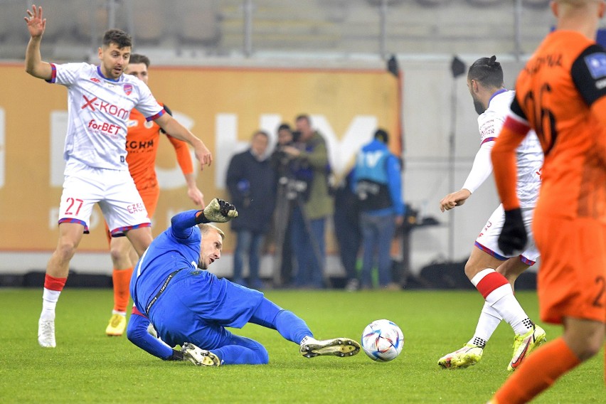 Zagłębie Lubin - Raków Częstochowa 1:2. Szósta z rzędu porażka Miedziowych. Zagłębie znów było tłem (Skrót, bramki, gole, wideo, zdjęcia)