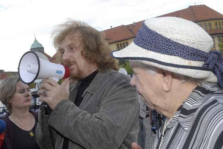 Zdjecia ze środowego protestu przed slupskim ratuszem...