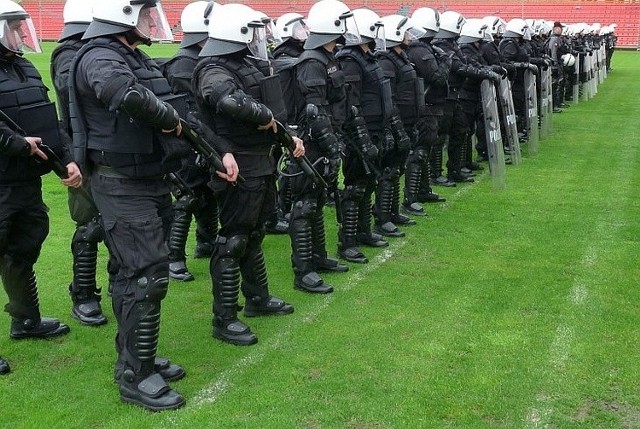 Białostocka policja od wczesnego popołudnia śledziła kiboli