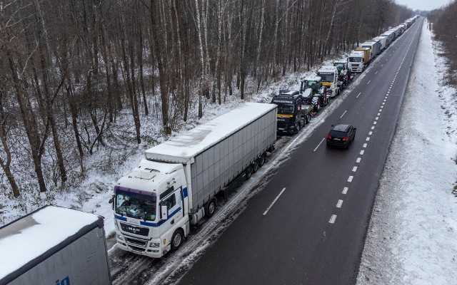 Od 6 listopada trwa protest polskich przewoźników na 4 przejściach graniczących z Ukrainą w związku z nierówną konkurencją ze strony przewoźników z Ukrainy.
