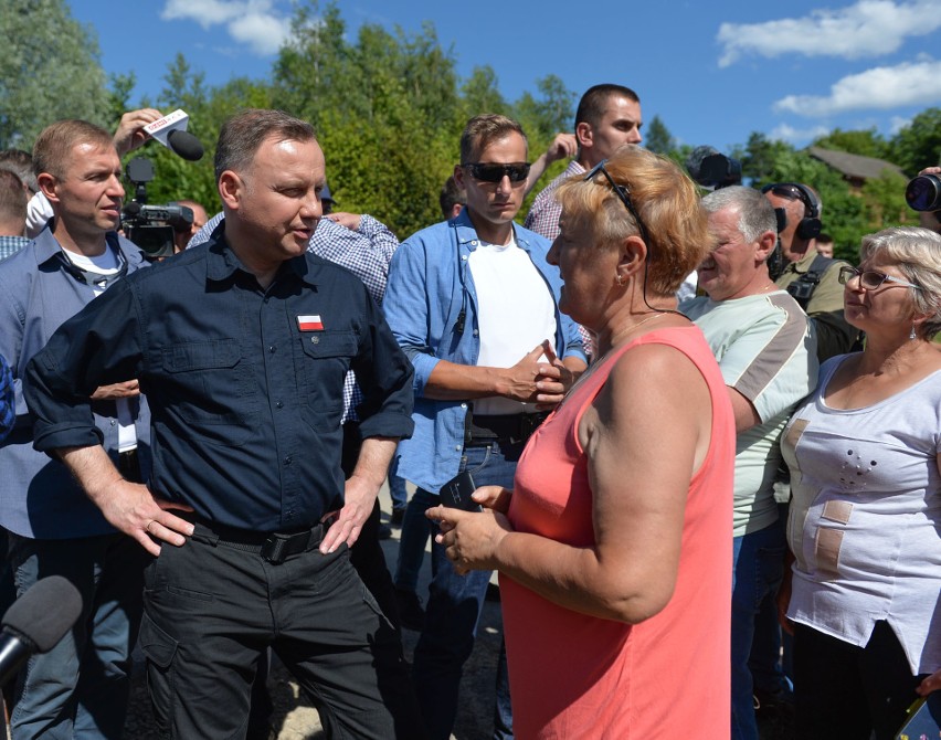 Andrzej Duda odwiedził tereny zniszczone przez powódź - obiecał pomoc mieszkańcom [ZDJĘCIA]