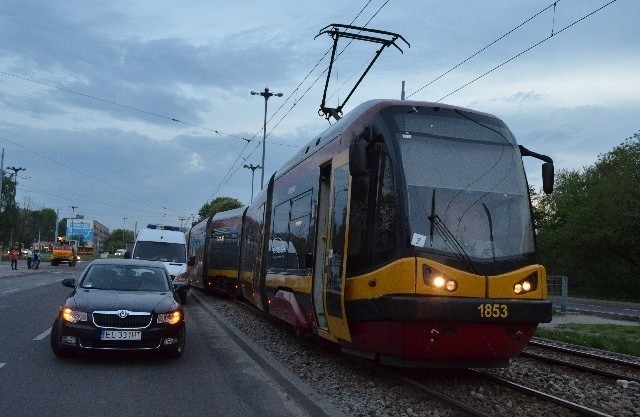 Zderzenie dwóch tramwajów na Pabianickiej. Są ranni [FILM, zdjęcia]