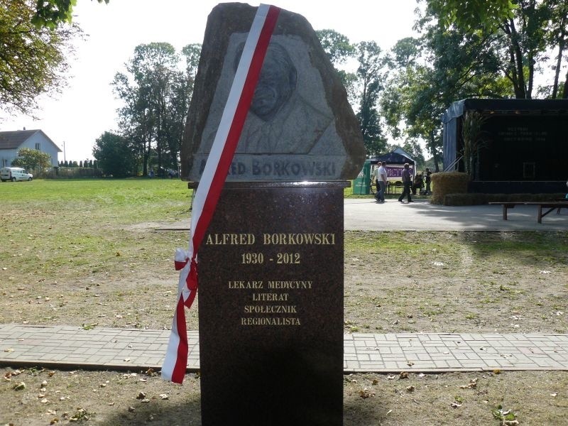 Alfred Borkowski urodził się w Mchowie. W Przasnyskim Liceum...