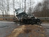 Fatalny wypadek w Goździkowie i ostrzeżenie przed zdradliwymi warunkami panującymi na drogach