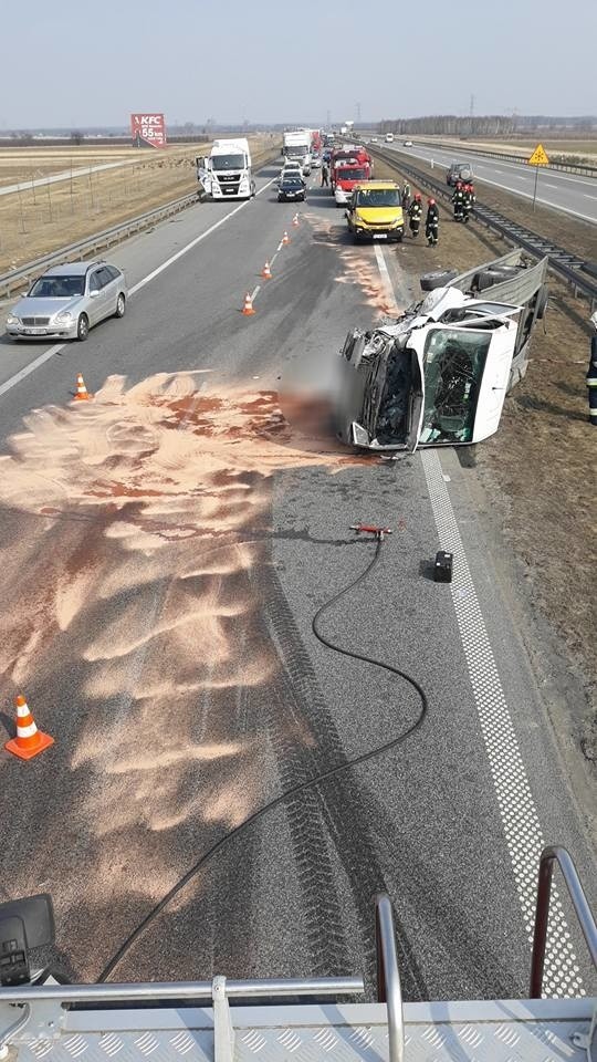 Wypadek na A2 w powiecie brzezińskim! Zderzyły się laweta i samochód ciężarowy!