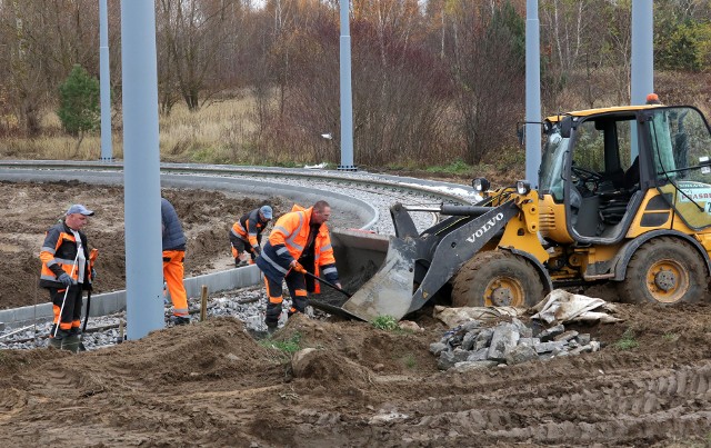 Przebudowa sieci tramwajowej przy ul. Konstytucji 3 Maja w Grudziądzu. Prace wykonują ekipy konsorcjum ZUE SA z Krakowa