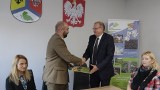 Droga powiatowa między Radomią a Orzewem w gminie Świdnica zostanie wyremontowana. Inwestycję pokaźną kwotą wsparły Lasy Państwowe