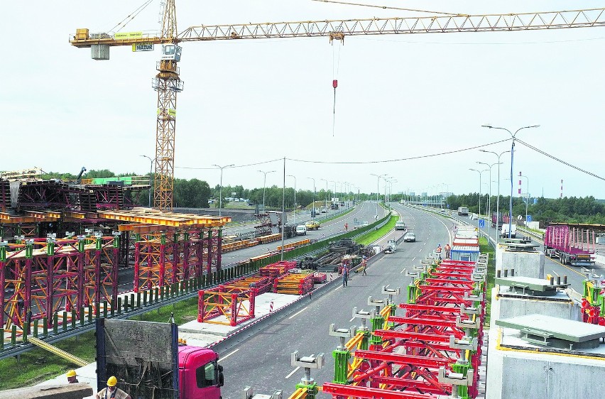 Na drogach Śląska i Zagłębia nieustannie trwają prace przy...