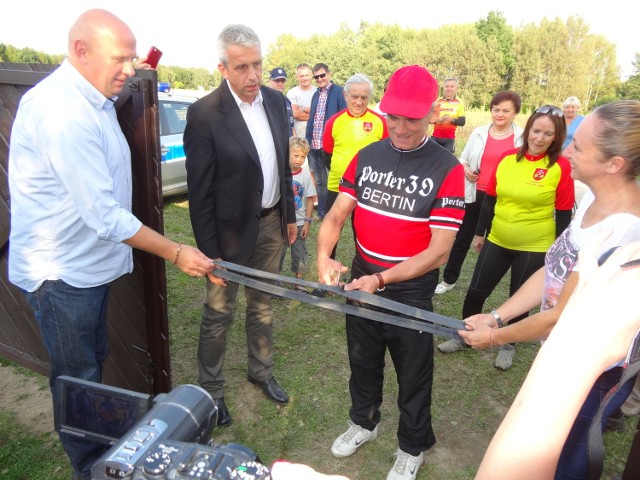 Jerzy Świerkowski, wicewójt gminy Suchy Las przyjechał na otwarcie stanicy rowerem