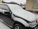Zamarznięty samochód - jak oczyścić go z lodu i śniegu? Fotoporadnik