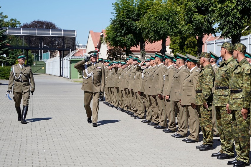 Odznaczenia i wyróżnienia wręczono w Przemyślu strażnikom...