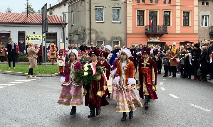 W tegorocznym Święcie Niepodległości w Działoszycach wzięło...