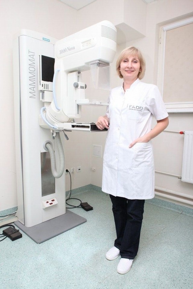 - Mammografia jest bezpiecznym badaniem wykonywanym przy użyciu minimalnej dawki promieniowania rentgenowskiego -mówi Elżbieta Sikora, technik radiolog z firmy FADO.
