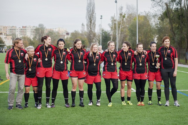 Na szyjach zawodniczek Black Roses Posnanii znów na pewno zawisną medale MP