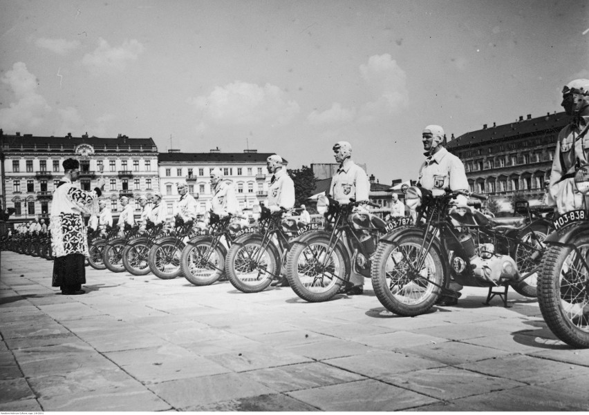 Moment poświęcenia motocykli Sokół 600 (1939 r.)