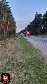 Gm. Bobolice. BMW na dachu. Kierowcy nie było w pojeździe [ZDJĘCIA]