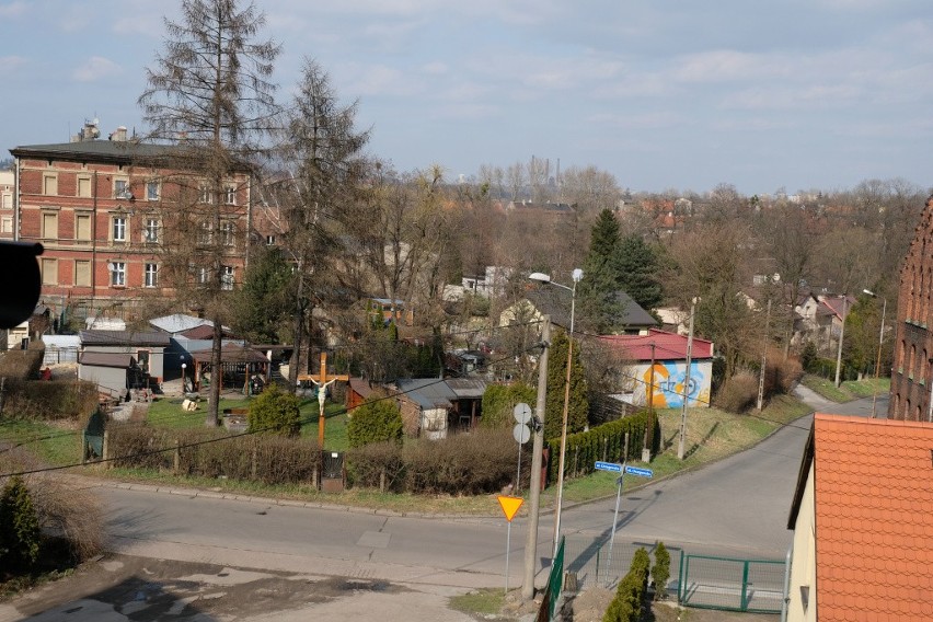 Ruda Śląska. Podwórka, place i przydomowe ogródki w Rudzie....