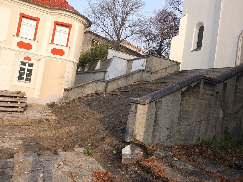 Remont schodów do kościoła "na górce" w Opolu.