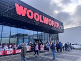 Tłumy na otwarciu sklepu Woolworth w Katowicach! To pierwszy sklep sieci w mieście