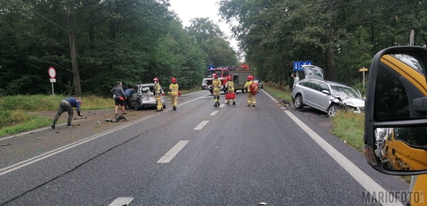 Wypadek w Dąbrowie. Zderzenie czterech pojazdów na drodze...