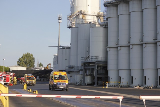 182 osoby zostały ewakuowane ze średzkiej cukrowni, siedem trafiło do szpitala. Zobacz zdjęcia --->