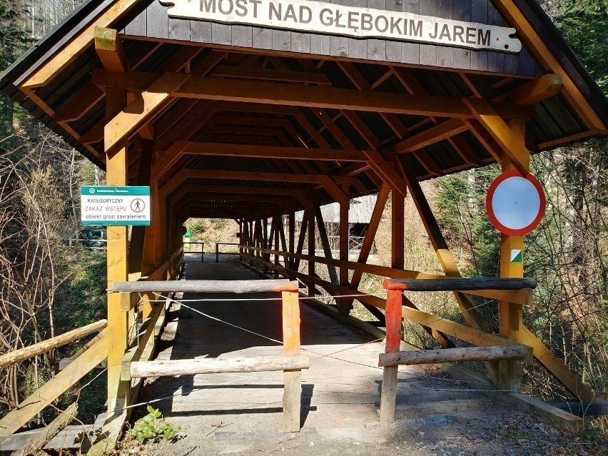 Poprzedni most, który łączył brzegi Życzanowskiego Potoku,...