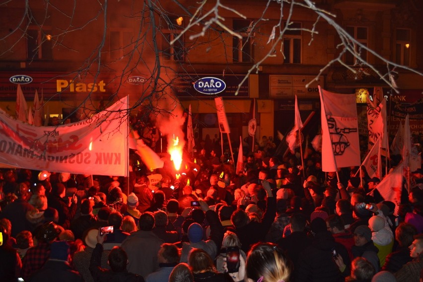 Strajk w Gliwicach: Tysiące ludzi wyszły na ulice miasta [NOWE ZDJĘCIA, RELACJA]