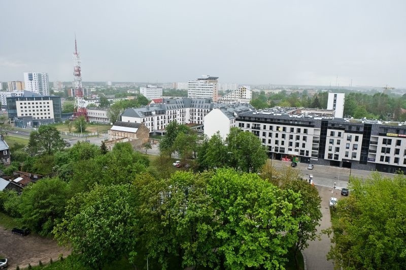 Spacerując ul. Młynową możemy zaobserwować swoisty przekrój...