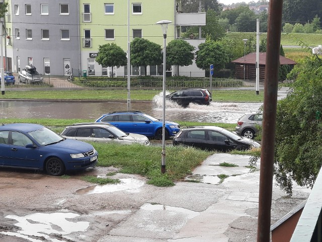 Wrocławskie ulice są zalewane po każdym dużym deszczu. Jaka jest przyczyna?