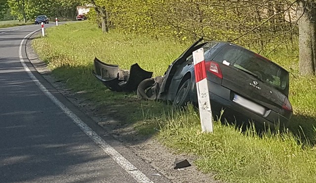 Renault z ciężarówką zderzyły się koło Szprotawy