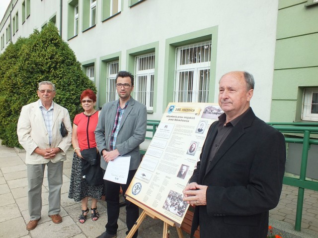 Konferencja prasowa z udziałem działaczy Towarzystwa Przyjaciół Starachowic i Włodzimierza Orkisza- przewodniczącego Rady Miejskiej (z prawej)
