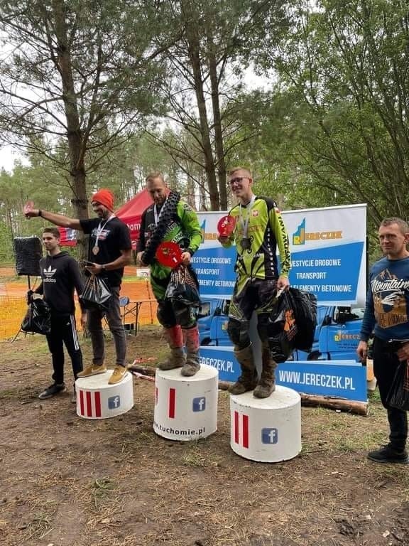 Rajd enduro w Tuchomiu – dwa wyścigi. Na starcie ponad 30...