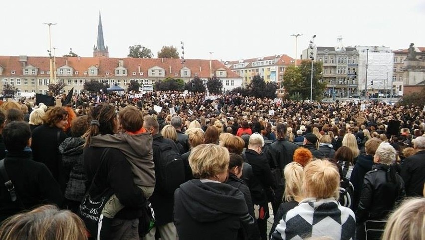 Strajk Kobiet w Szczecinie. Kilka tysięcy osób na pl. Solidarności